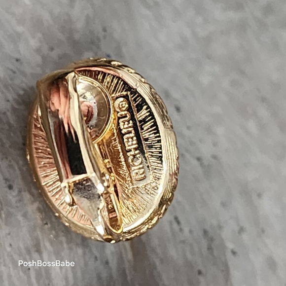 Richelieu Signed Hallmarked Vintage Ornate Gold Tone Faux Pearl Stud Earrings - Picture 4 of 7